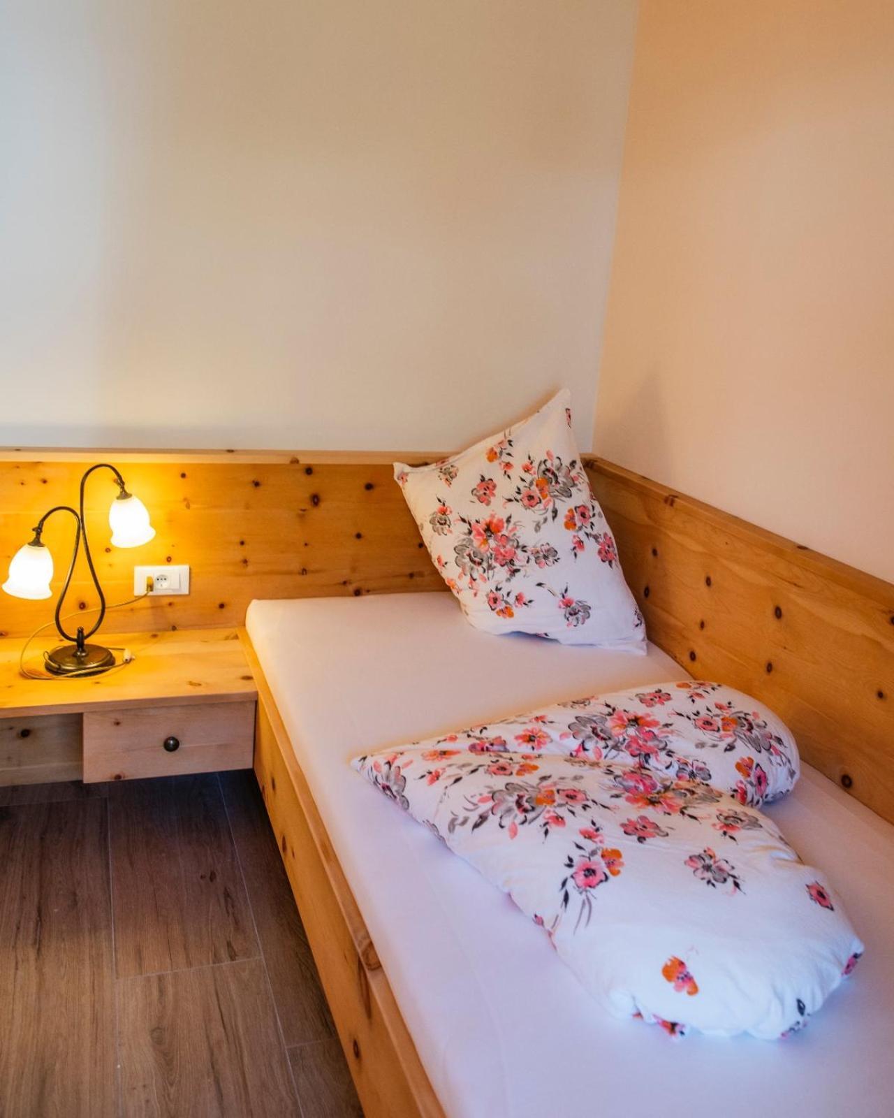Garni Stuebele Bed & Breakfast Tirolo Exterior photo