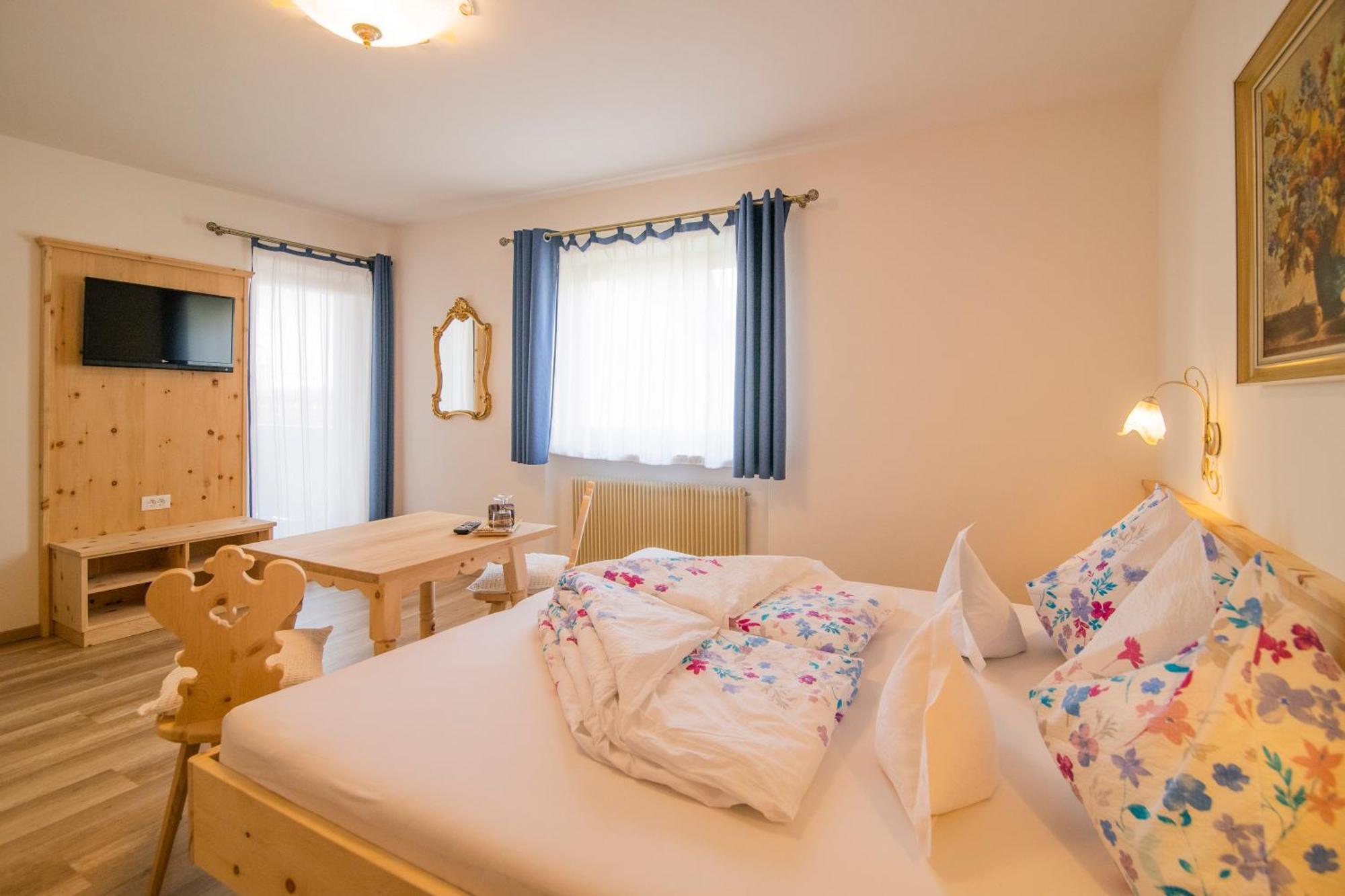 Garni Stuebele Bed & Breakfast Tirolo Exterior photo
